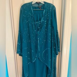 Teal Embellished Jacket,shell top and pants
(petite 16)